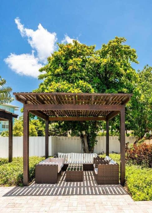Beach Living At Island Pine Villas ジョージ・タウン エクステリア 写真