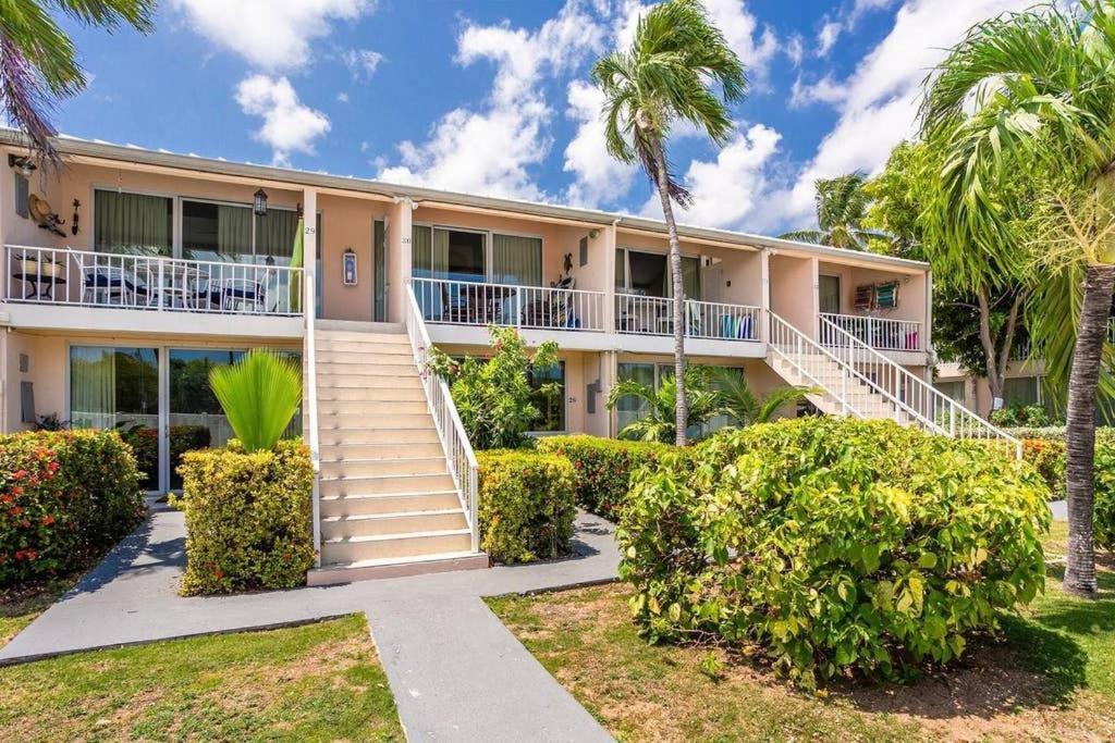 Beach Living At Island Pine Villas ジョージ・タウン エクステリア 写真