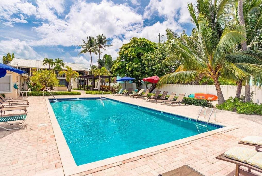 Beach Living At Island Pine Villas ジョージ・タウン エクステリア 写真