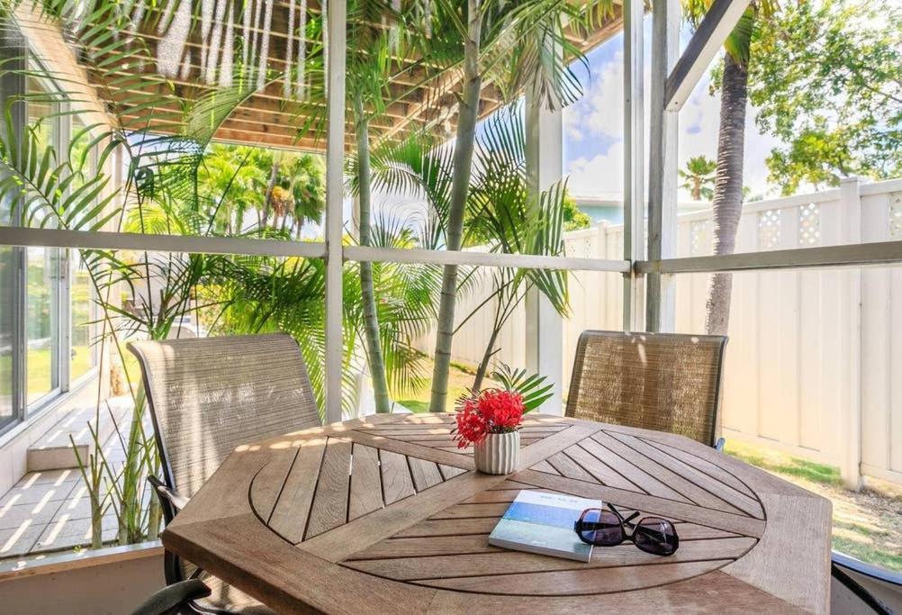 Beach Living At Island Pine Villas ジョージ・タウン エクステリア 写真